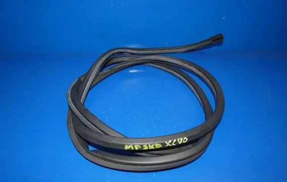 Volvo XC90 Engine compartment rubber 