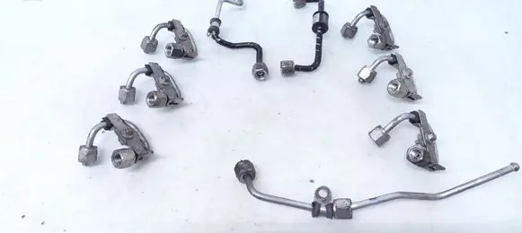 Jaguar XF X250 Fuel injector supply line/pipe 