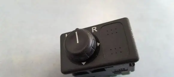 Nissan Primera Wing mirror switch