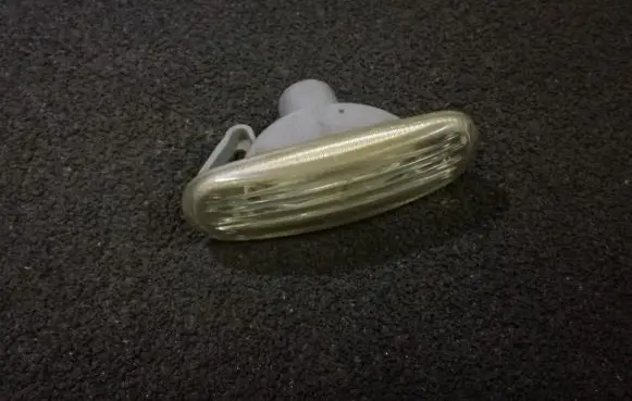 Front fender indicator light