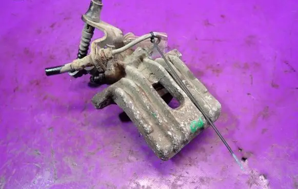 Volkswagen Golf IV Rear brake caliper