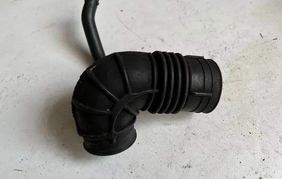 BMW 3 E30 Air intake hose/pipe 1278947 1278947V6