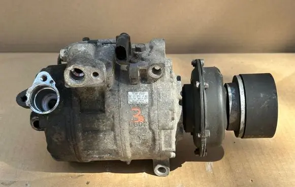 Volkswagen Transporter - Caravelle T5 Air conditioning (A/C) compressor (pump) 7H0820805C