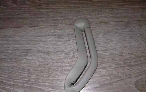 Volvo V70 Seat belt trim 