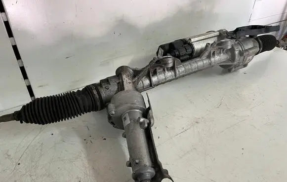 BMW 5 F10 F11 Steering rack 6869213