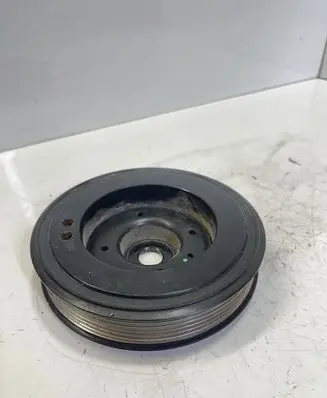 Volkswagen PASSAT CC Crankshaft pulley 06H105243K
