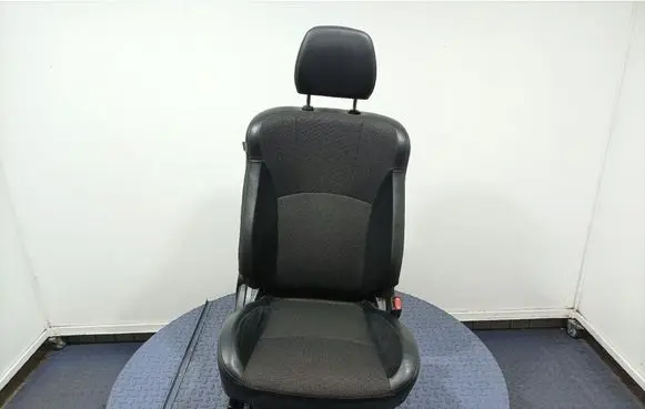Mitsubishi Outlander Front passenger seat 