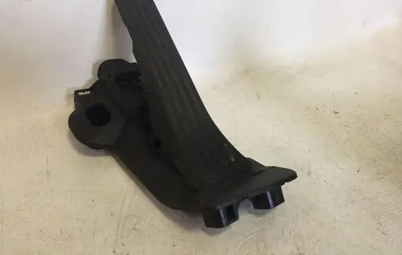 Volkswagen PASSAT B7 Accelerator throttle pedal 1K2721503T 6PV01053600