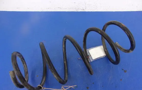 Volkswagen Polo IV 9N3 Front coil spring