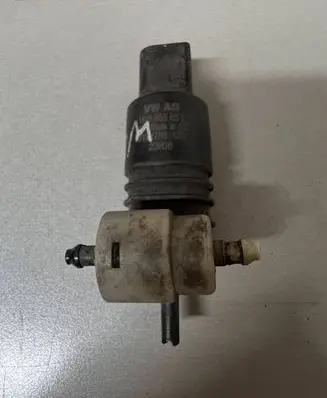 Volkswagen PASSAT B7 Windscreen/windshield washer pump 1K6955651