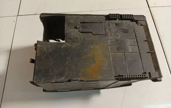 Citroen C4 I Picasso Battery box tray 9663615580