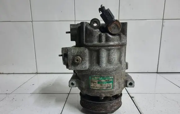 Volkswagen Touran I Air conditioning (A/C) compressor (pump) 1K0820803G R134A
