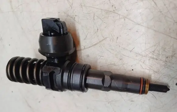 Audi A4 S4 B6 8E 8H Fuel injector 039130073CX