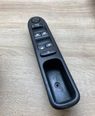 Peugeot 307 Electric window control switch 96351623XT