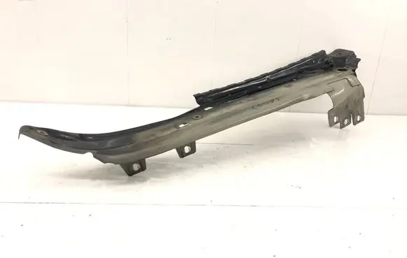 Audi Q7 4L Fender mounting bracket 4L0805158A