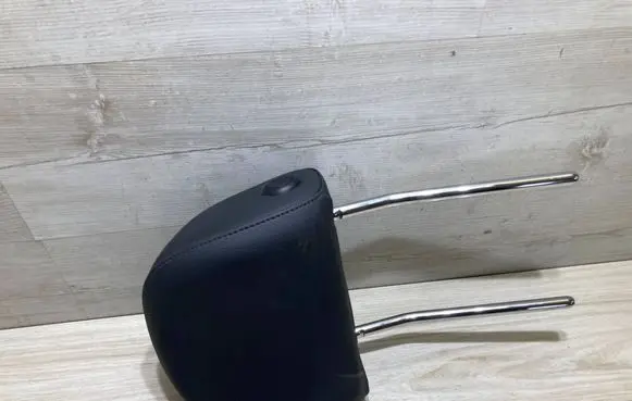 Audi A5 Front seat headrest 