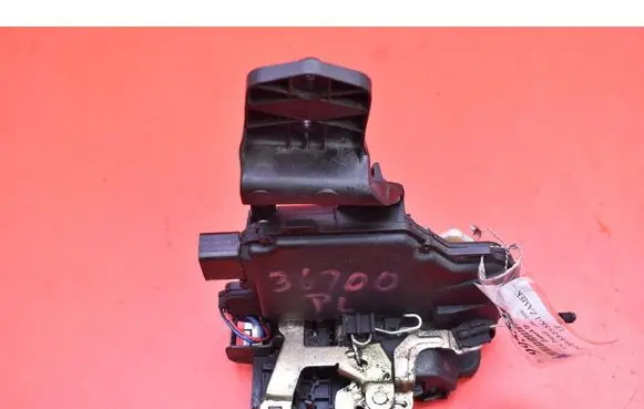 Volkswagen PASSAT B5 Front door lock 28-0266