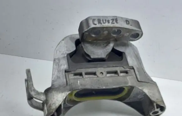 Chevrolet Cruze Engine mount bracket 13284424