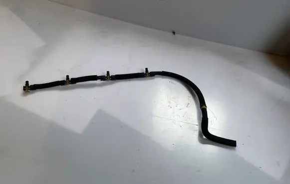 Volkswagen PASSAT B7 Fuel return line/hose 