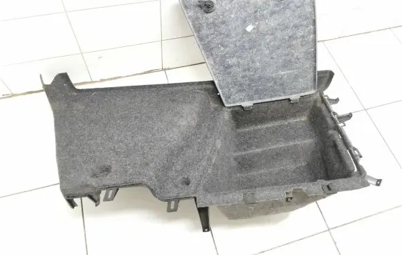 Trunk/boot side trim panel