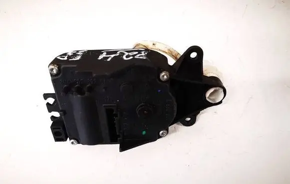Volkswagen PASSAT B5.5 Air flap motor/actuator 1J2907511A