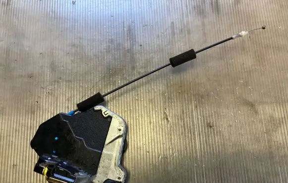 Lexus RX 300 Front door lock