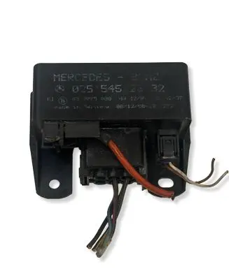 Mercedes-Benz C W202 Glow plug pre-heat relay 0255452332 899075000