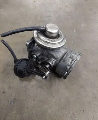 Volkswagen Golf IV EGR valve 038129637A