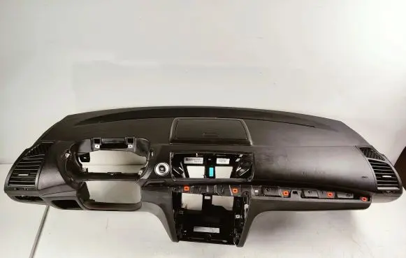 BMW 1 E81 E87 Dashboard 6982563 8111234