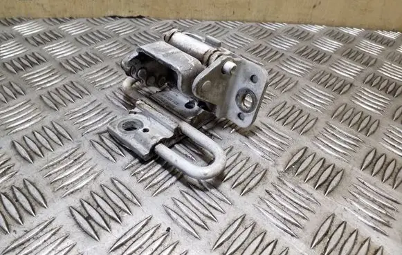 Audi Q7 4L Front door lower hinge 8E0831412E