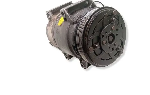 Volvo V70 Air conditioning (A/C) compressor (pump) 8684287