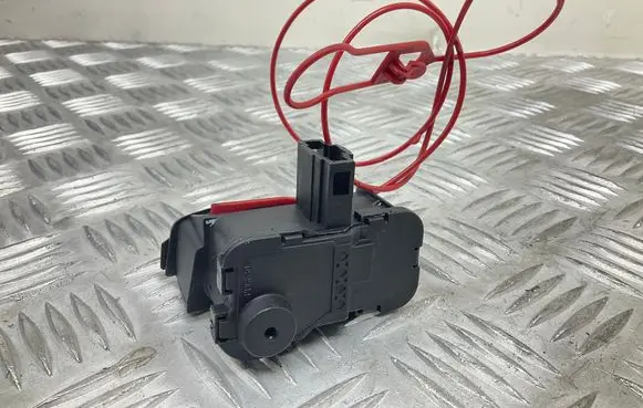 Seat Leon (5F) Fuel tank cap lock 