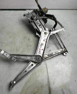 Opel Zafira A Front door window regulator with motor 90579356 101250200