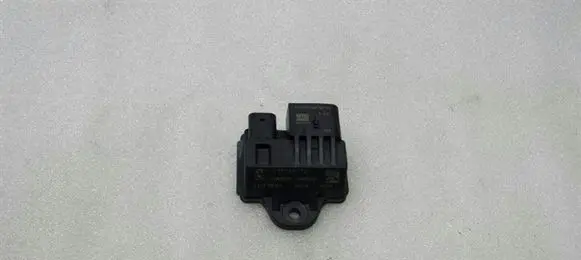 BMW 1 E81 E87 Glow plug pre-heat relay 857008702