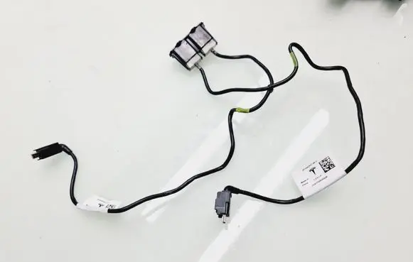 Tesla Model S USB socket connector 104753700C