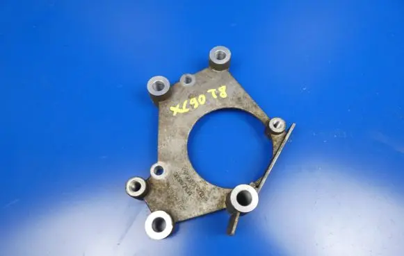 Volvo XC90 Engine mounting bracket 31367131