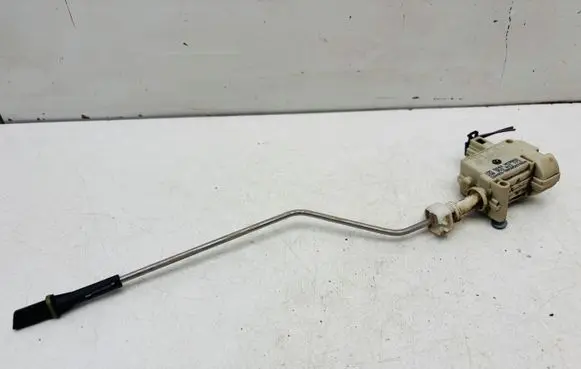 Volkswagen PASSAT B6 Fuel tank cap lock motor 3C0810773 3B0959782A