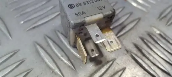 Volkswagen PASSAT B5 Other relay 8D0951253