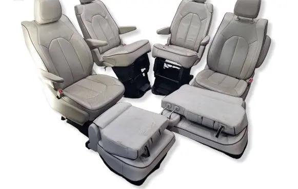 Chrysler Pacifica Seat set 