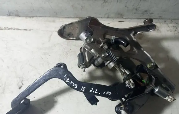 Lexus IS 220D-250-350 Clutch pedal 