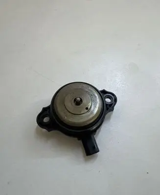 BMW 3 F30 F35 F31 Camshaft vanos timing valve 55584110 7593719