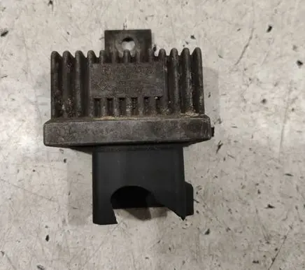 Renault Megane II Glow plug pre-heat relay 7700115078