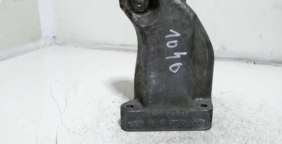 Mercedes-Benz E W212 Engine mounting bracket A6422233304