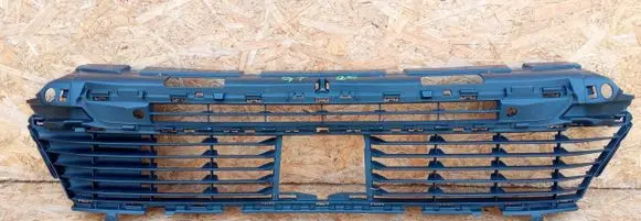 Peugeot 5008 II Front bumper upper radiator grill 9811017677