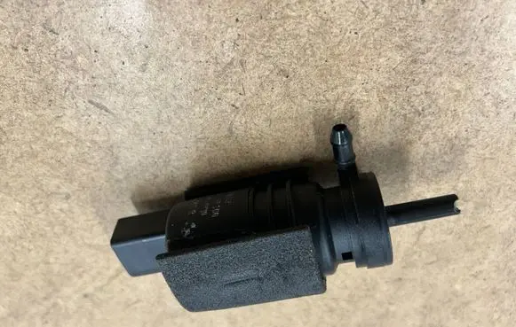 BMW 3 E46 Windscreen/windshield washer pump 67128362154 8362154 61688374557