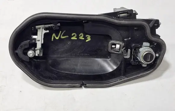 BMW 5 E60 E61 Front door exterior handle/bracket 7191615