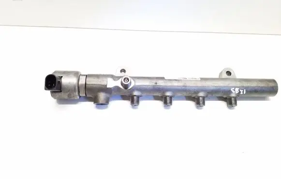 Mercedes-Benz E W212 Fuel main line pipe A6510700495 R9144Z240A 9307Z522A