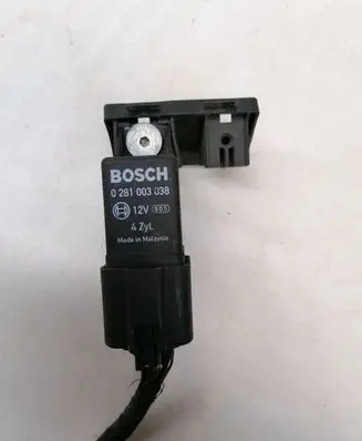 Volkswagen PASSAT B6 Glow plug pre-heat relay 0281003038 038907281D