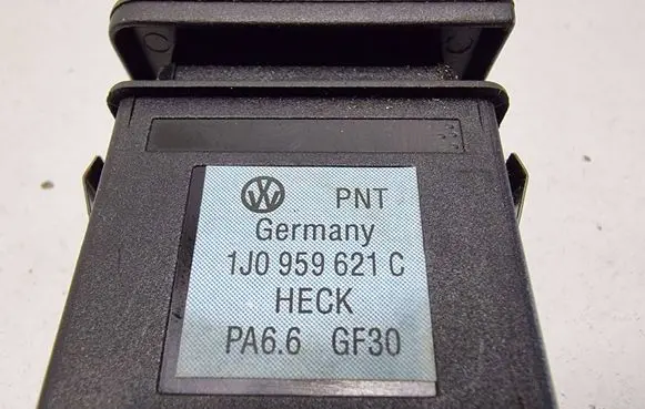 Volkswagen Golf IV Windscreen/window heater switch 1J0959621C PA66GF30