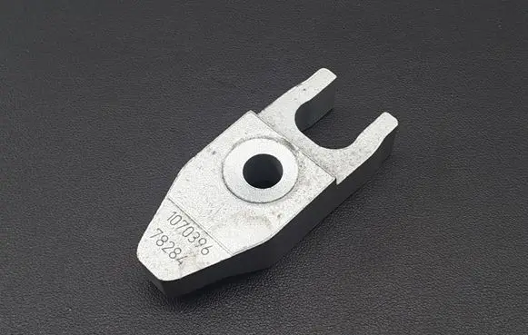 Opel Insignia A Fuel Injector clamp holder 1070396 78284